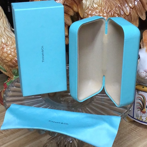 TIFFANY & CO. Case & Box❤️❤️ - Picture 2 of 4